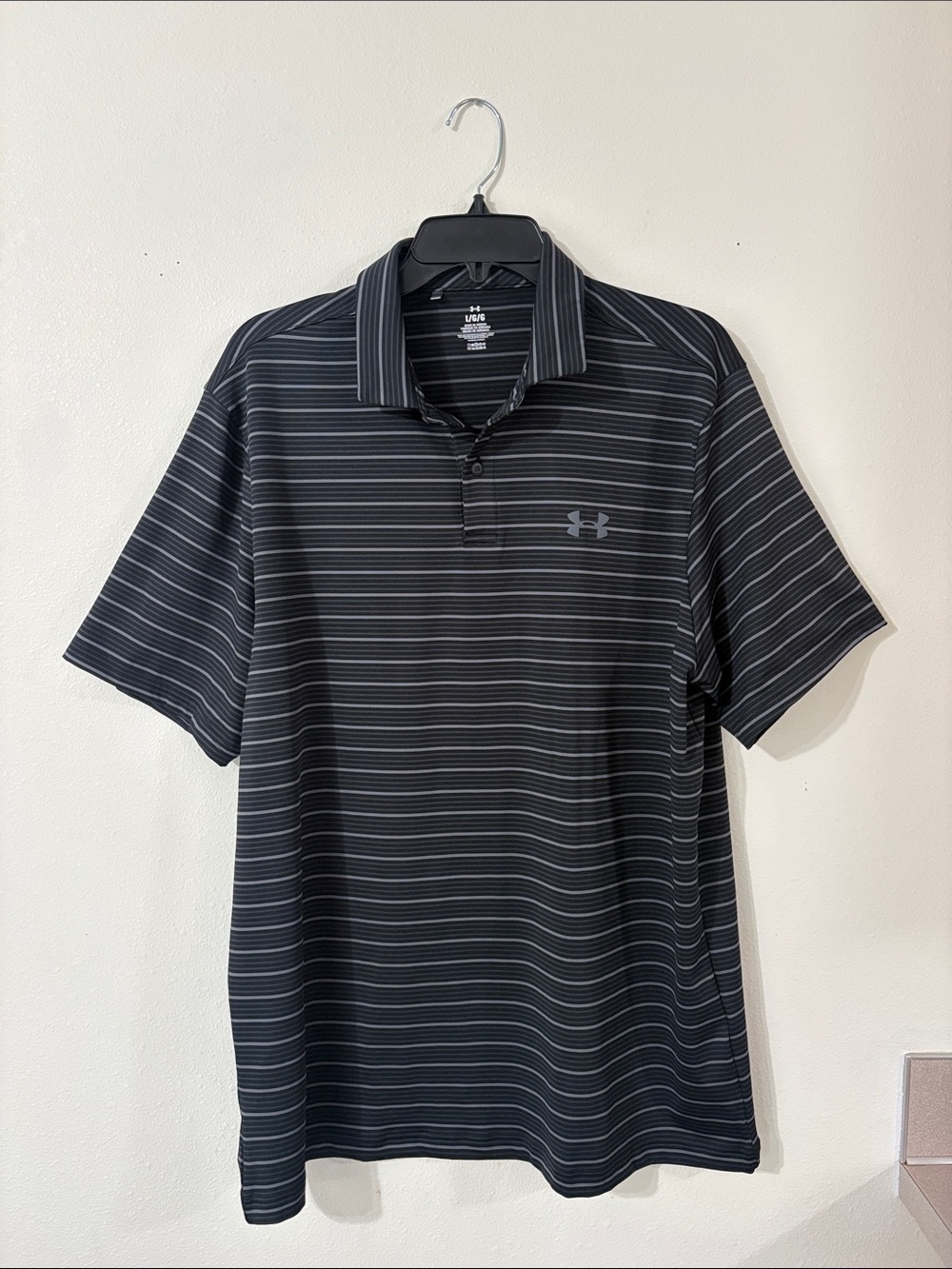 Under Armour Striped Polo Short Sleeve Men’s Size L Like New